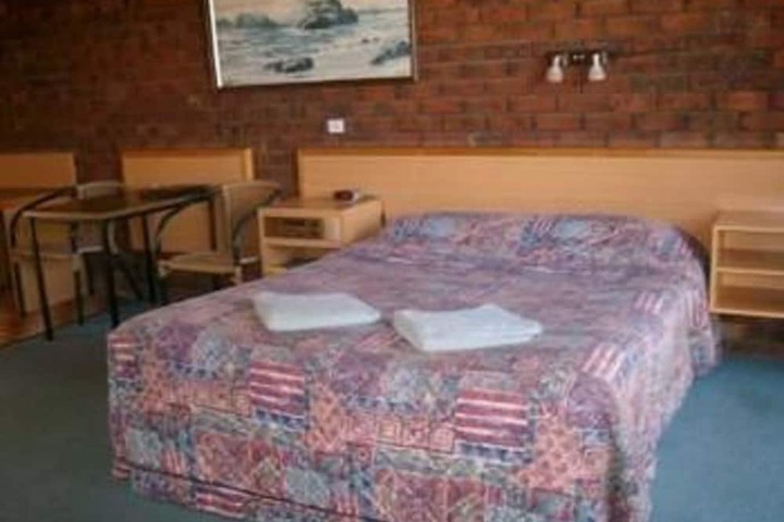 Room 4 of 50