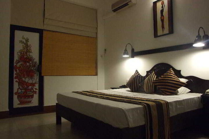 Room 6 of 10