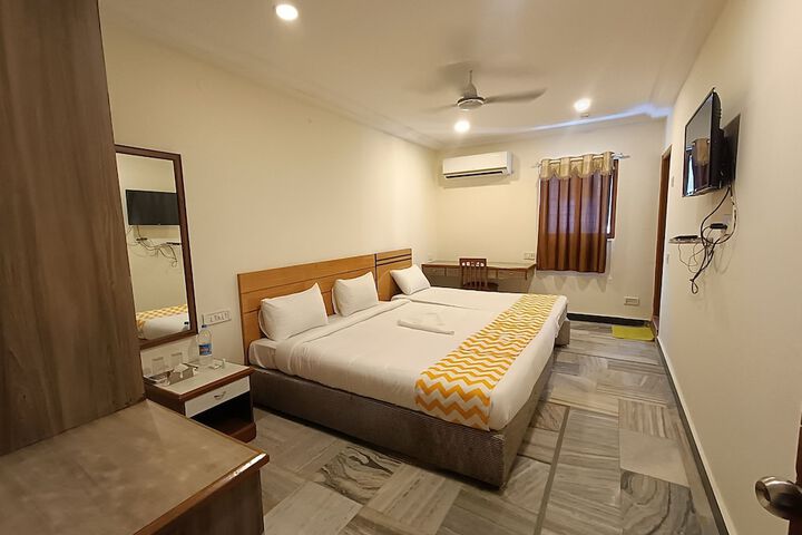 Room 7 of 93