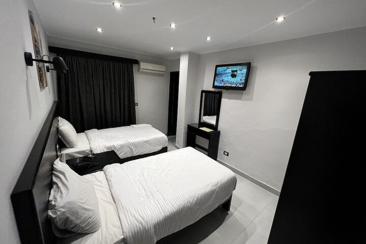 Room 17 of 107