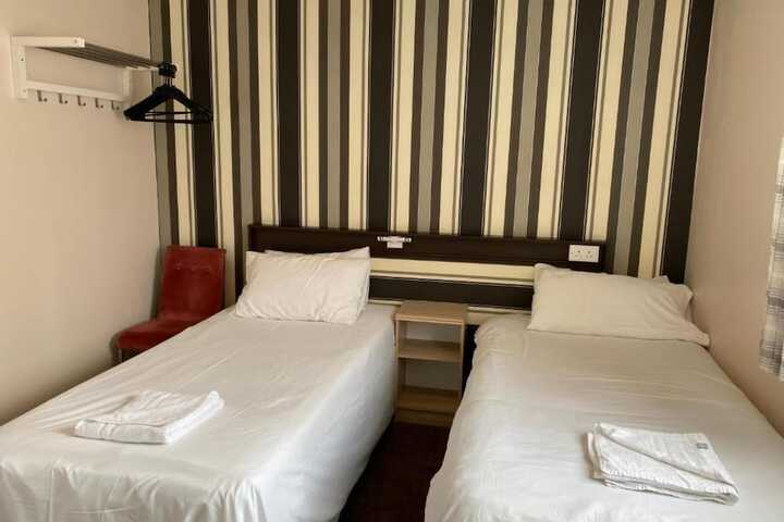 Room 9 of 27