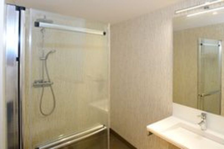 Room 4 of 10