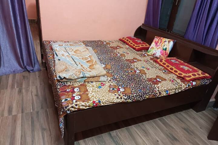 Room 5 of 16