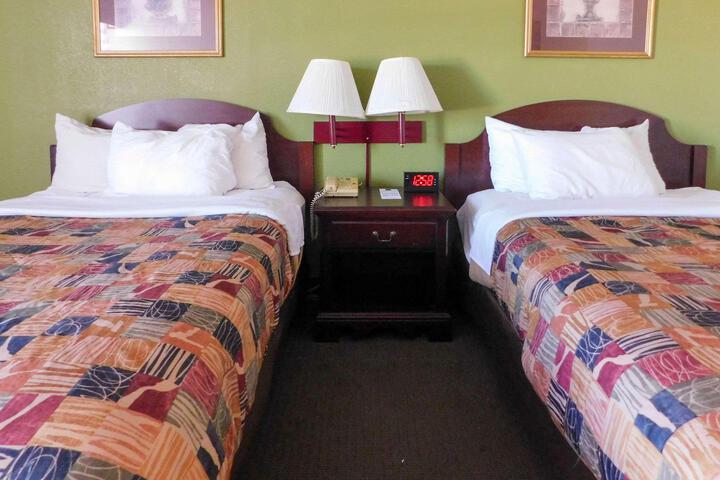 2 Double Beds (1 of 6)
