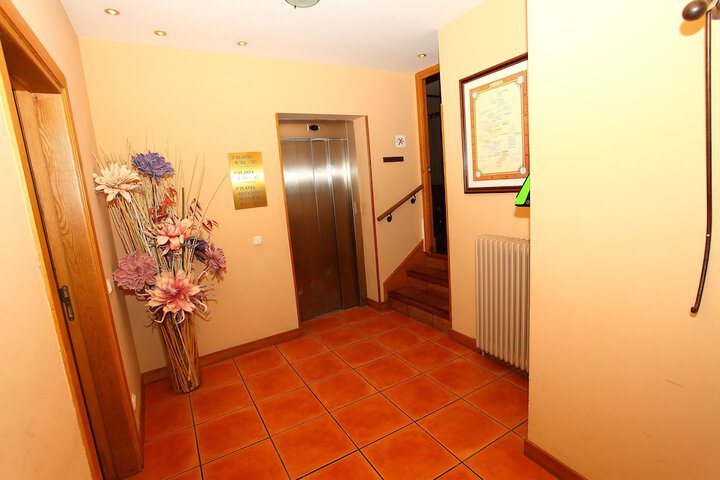 Ballroom/Hall 29 of 51