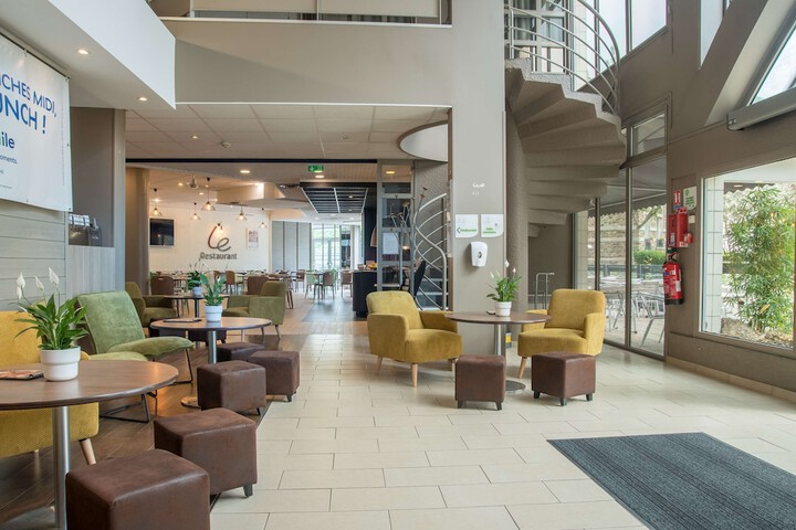 Entrance & Lobby