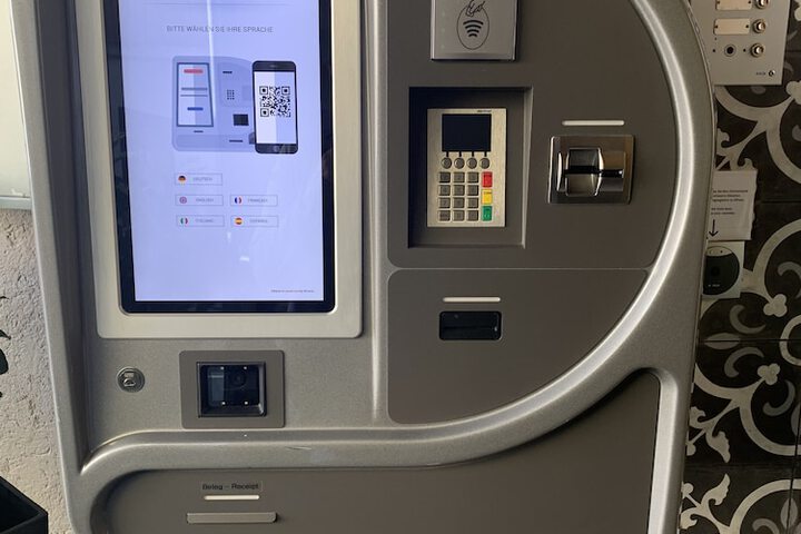 Check-in/check-out kiosk