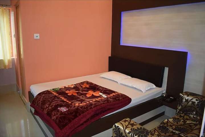 Room 8 of 16
