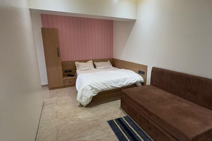 Room 30 of 53