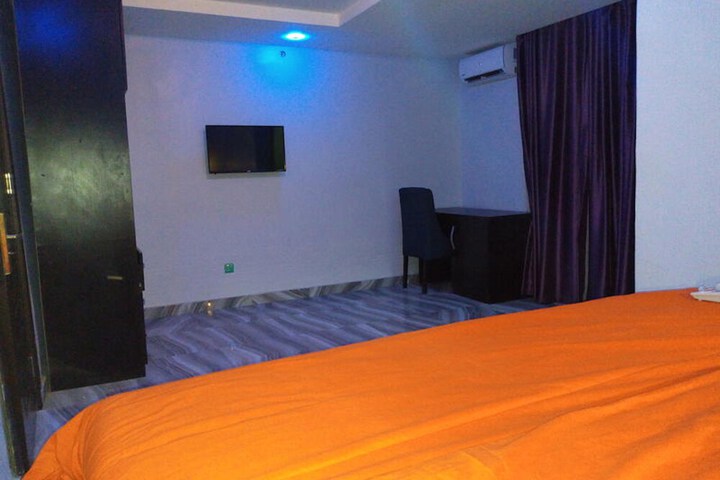 Room 20 of 35