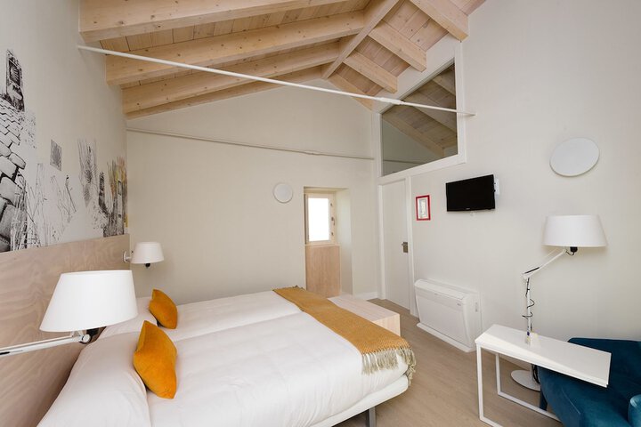 Room 25 of 77