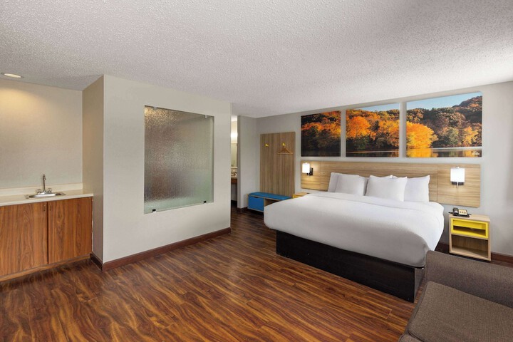 Room 10 of 46