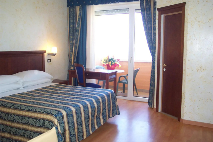 Room 6 of 19