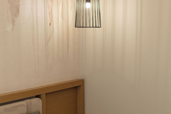 Room 4 of 12