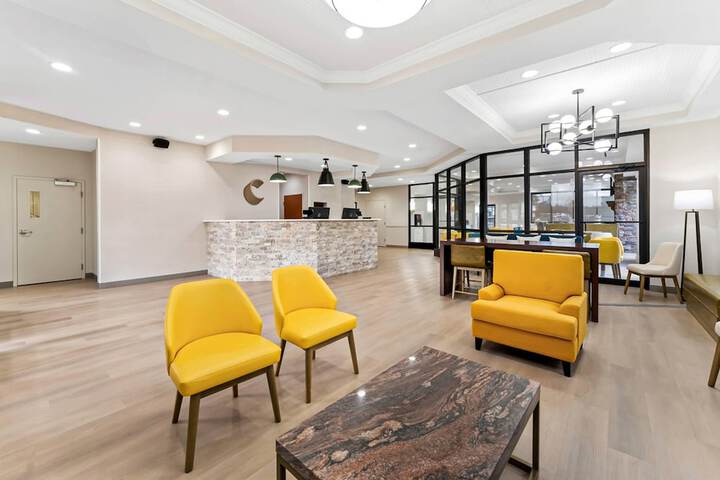 Entrance & Lobby