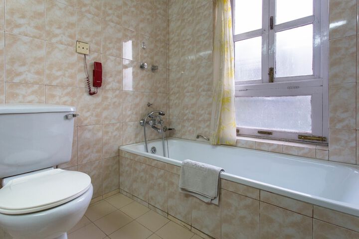 Room 11 of 27