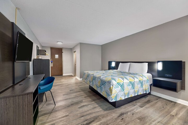 Room 4 of 30