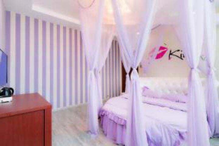 Room 8 of 8