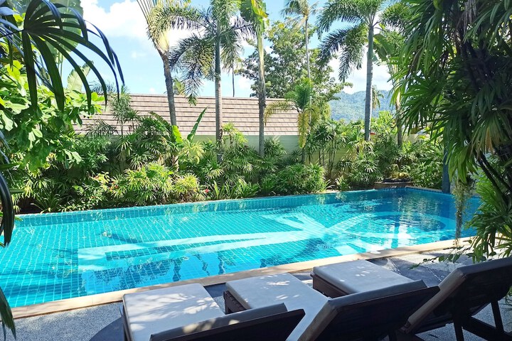 Hotel Pool