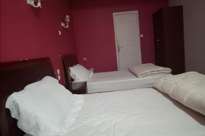 Room 4 of 12