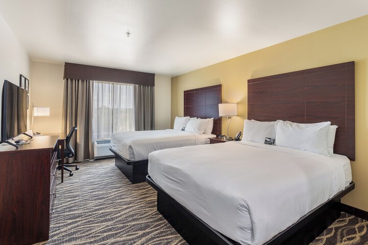 Quadruple Accessible Queen Size Bed (1 of 16)