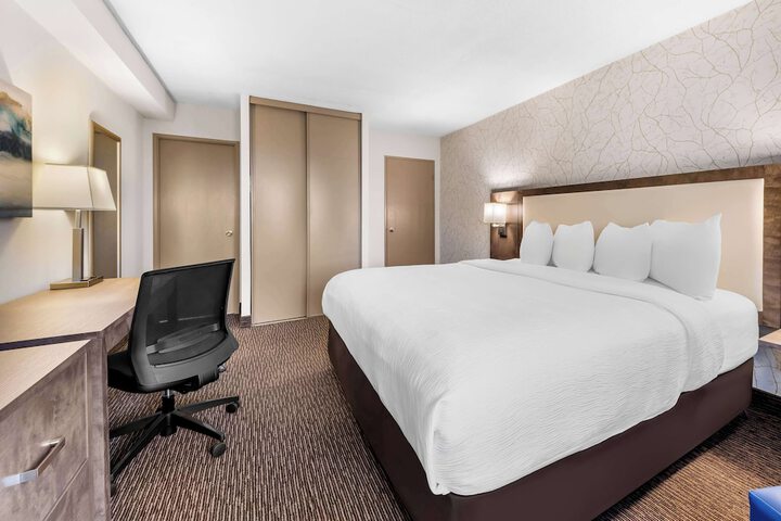 1 King Bed Larger Room Work Desk Microwave and Refrigerator WiFi Continental Breakfast (11 of 14)