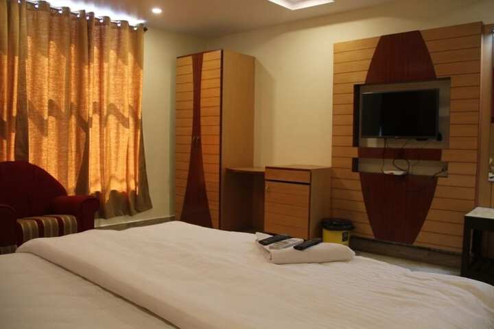 Room 5 of 10