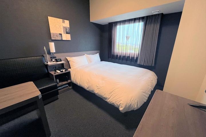 Room 4 of 28