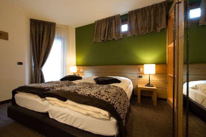 Room 16 of 75