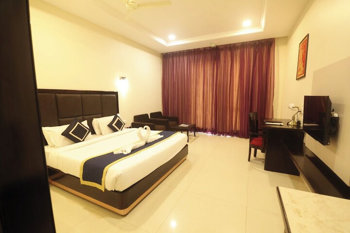 Chandra Grand