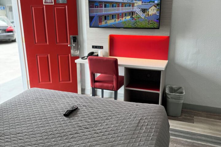 1 Queen Bed (12 of 44)