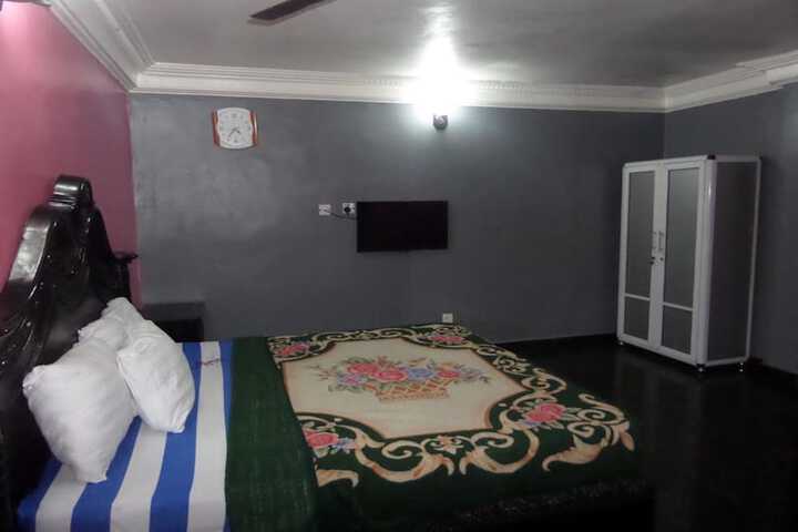 Room 9 of 31