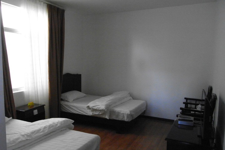 Room 3 of 8