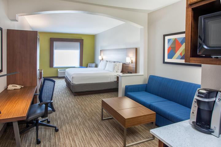 Standard | King Bed (8 of 14)