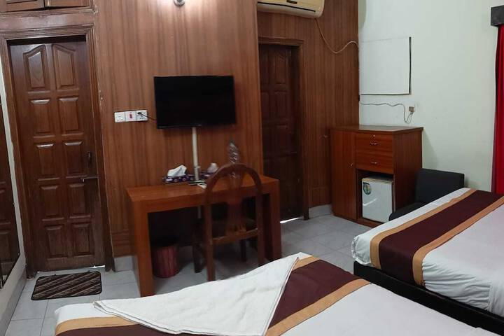 Room 28 of 47