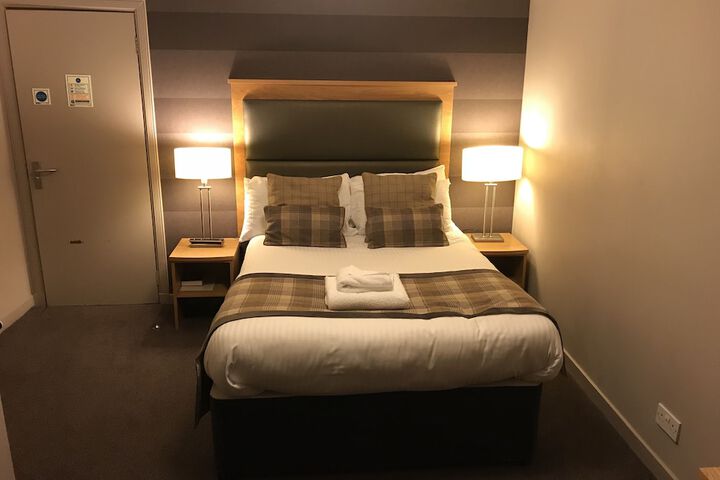 Room 17 of 38
