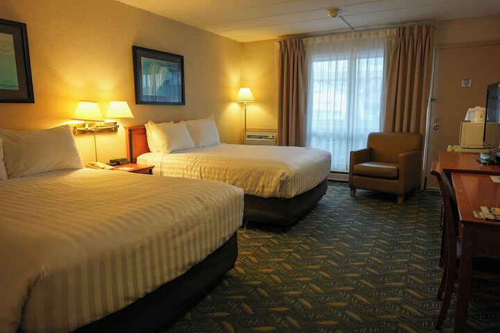 2 Double Beds (16 of 25)