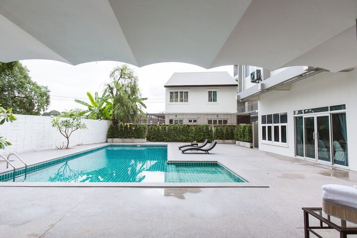 Pool 31 of 37
