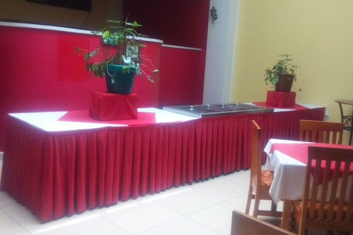Dining 16 of 31