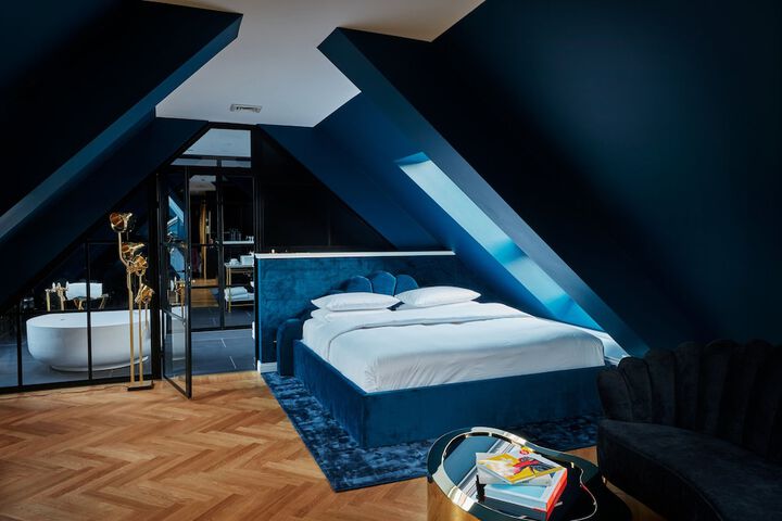 Room 25 of 83