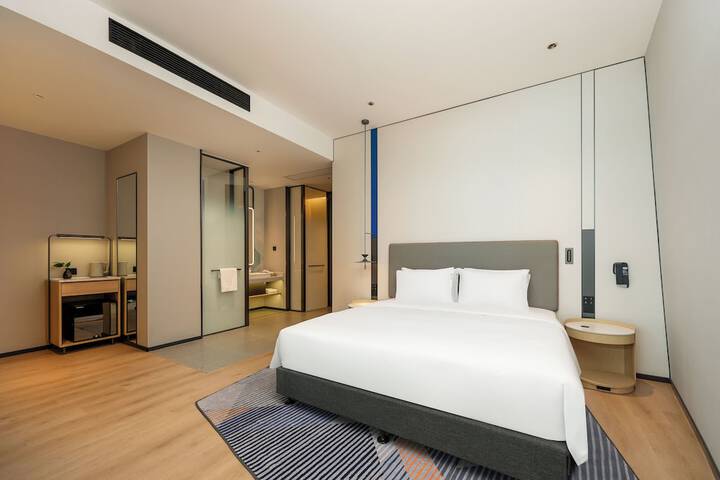 Room 10 of 30