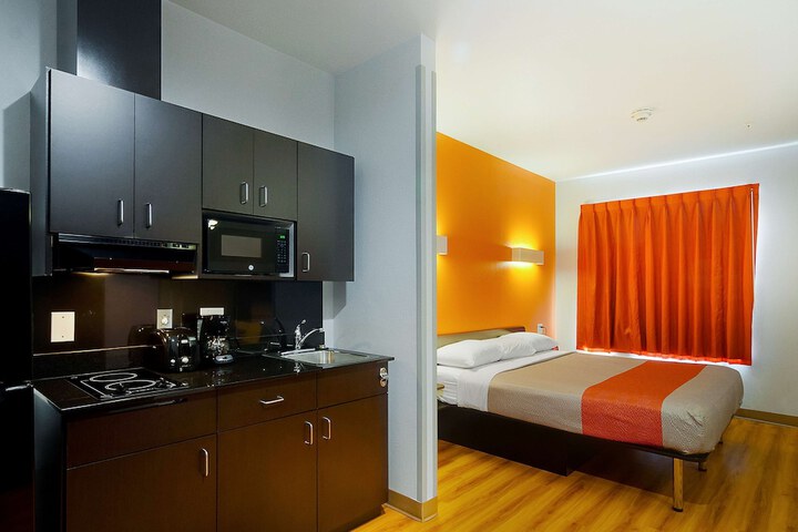 Room 19 of 38