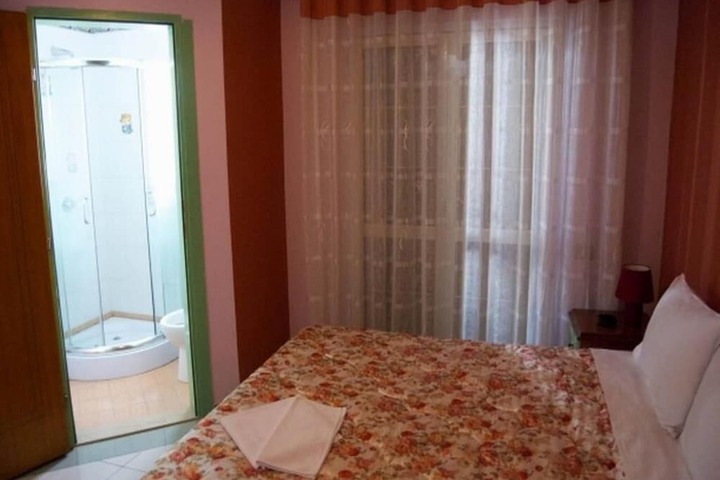 Room 6 of 19