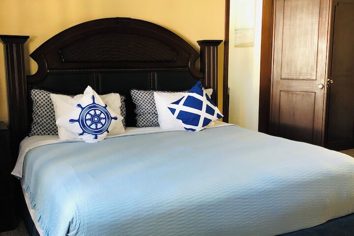 Room 33 of 170