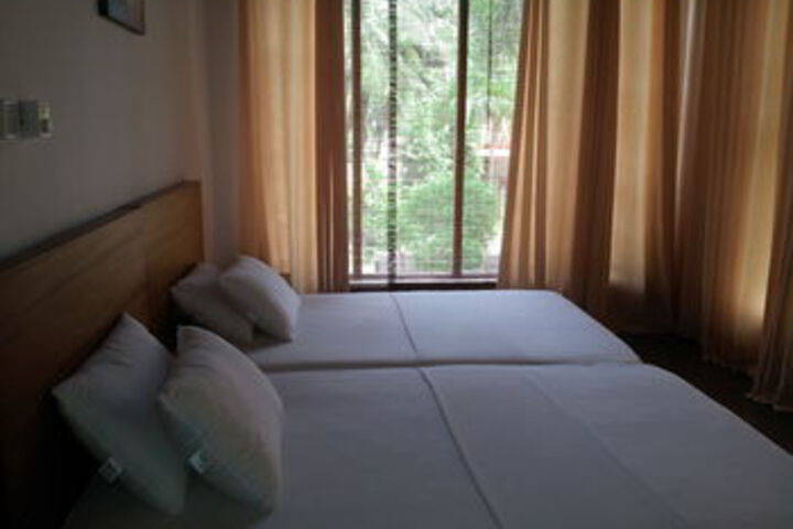 Room 13 of 29