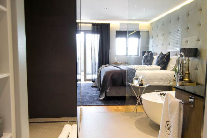 Room 2 of 36