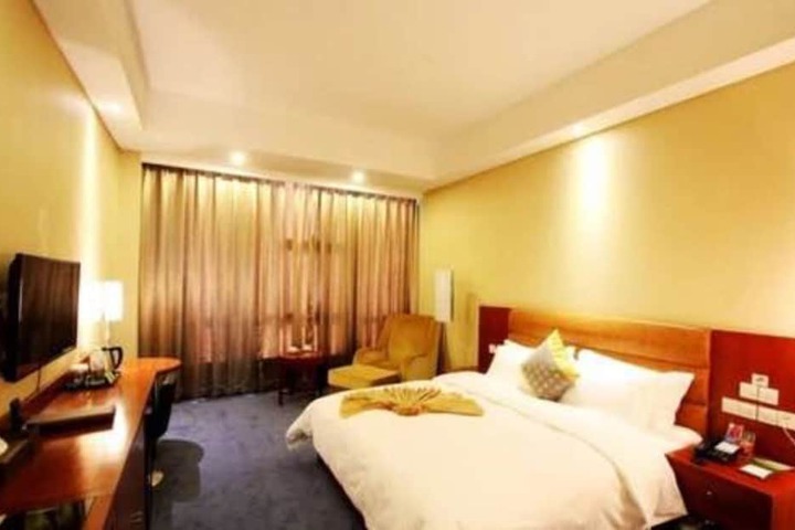Room 5 of 12