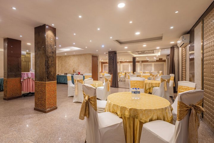 Ballroom/Hall 56 of 60