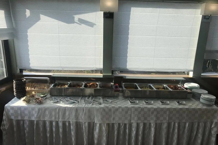Dining 19 of 20