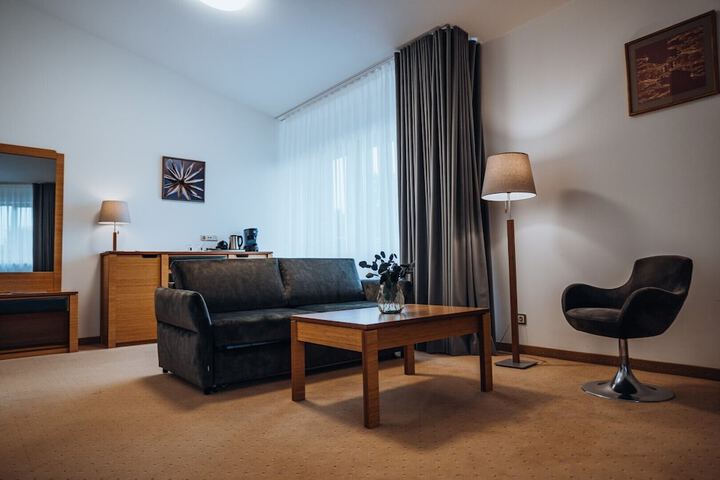 Room 55 of 176